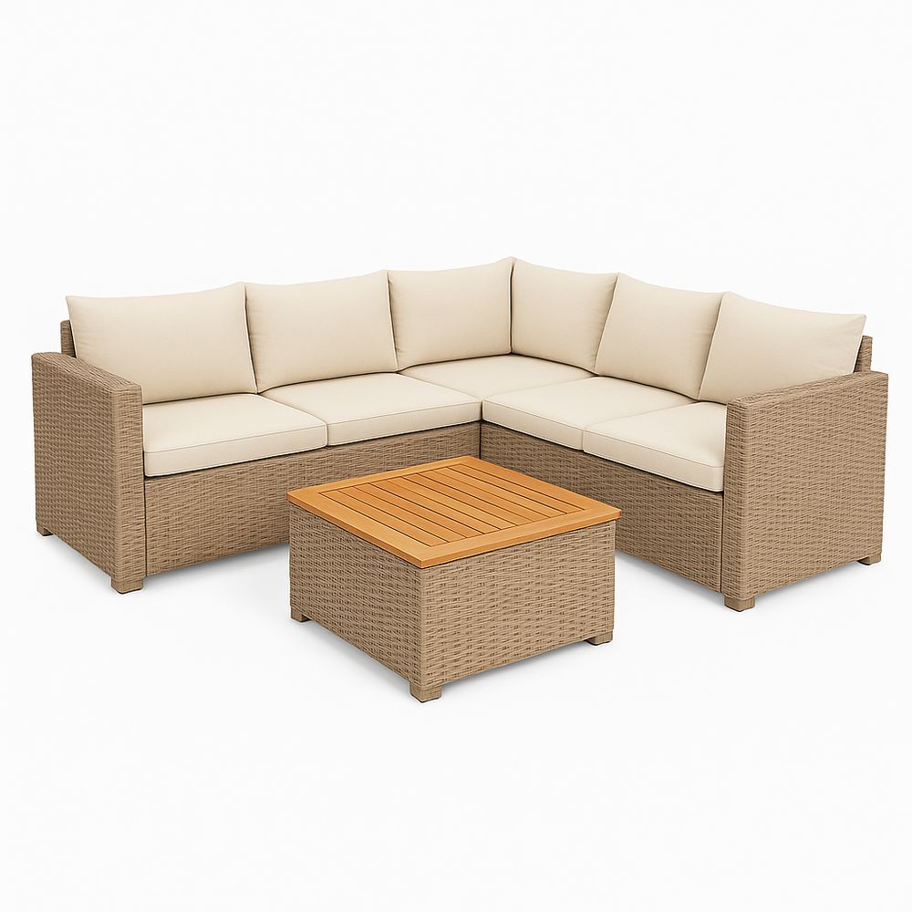 Sofá de esquina de exterior con cojines cremosos y mesa de café de madera