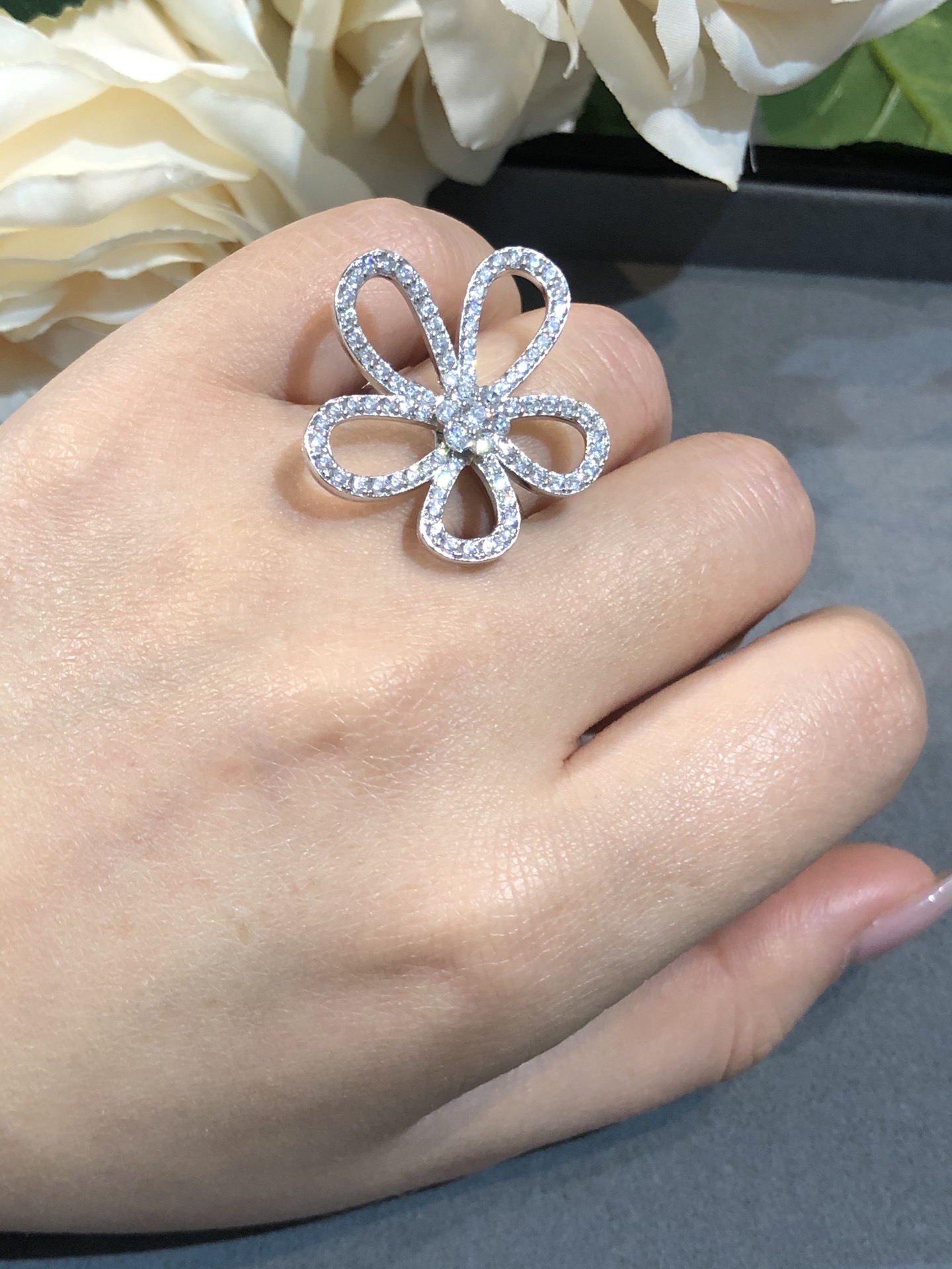VCA Flowerlace Ring - Original Replica Club