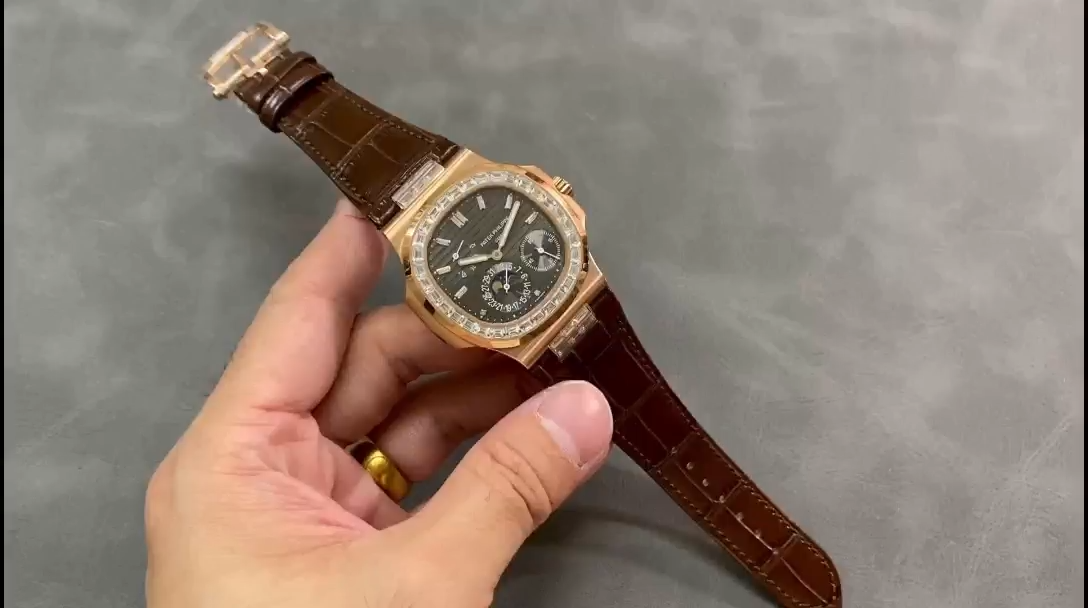 Replica Patek Philippe Nautilus 5724 001 40mm Mens Watch