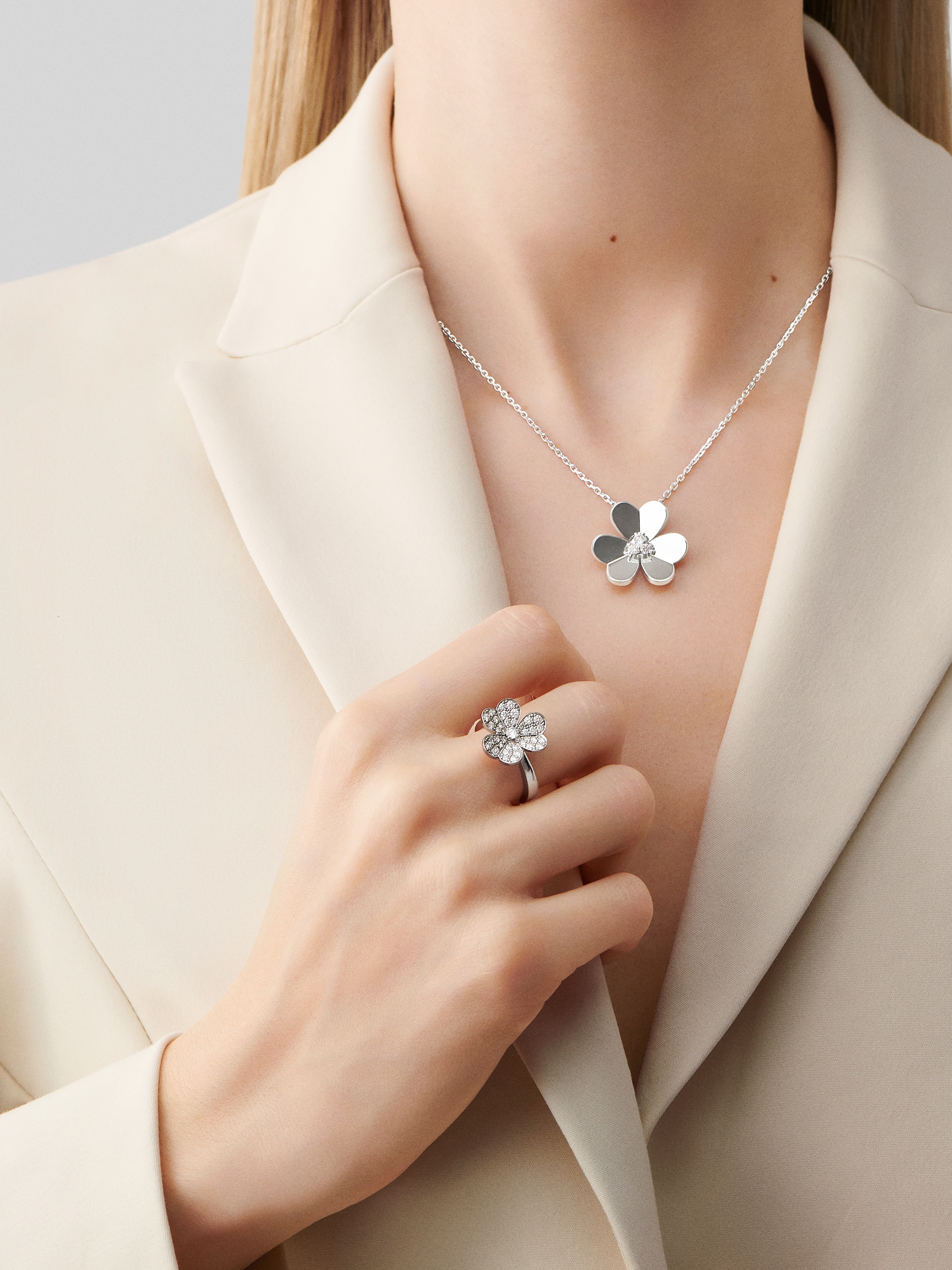 Replicate Frivole ring, 1 flower(1:1 replica) - Original Replica Club