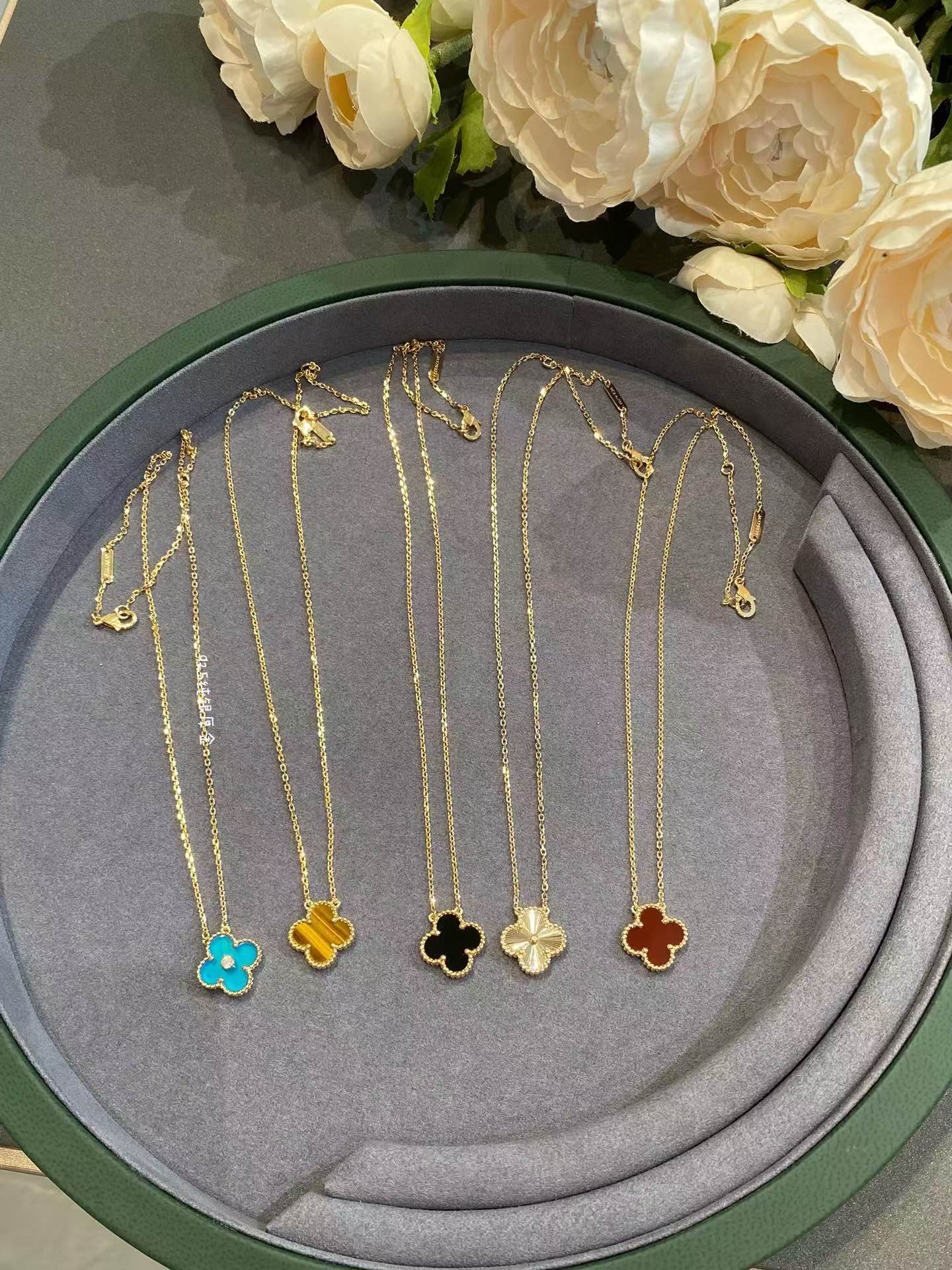 VCA Vintage Alhambra Pendant Necklace - Yellow Gold - Original Replica Club