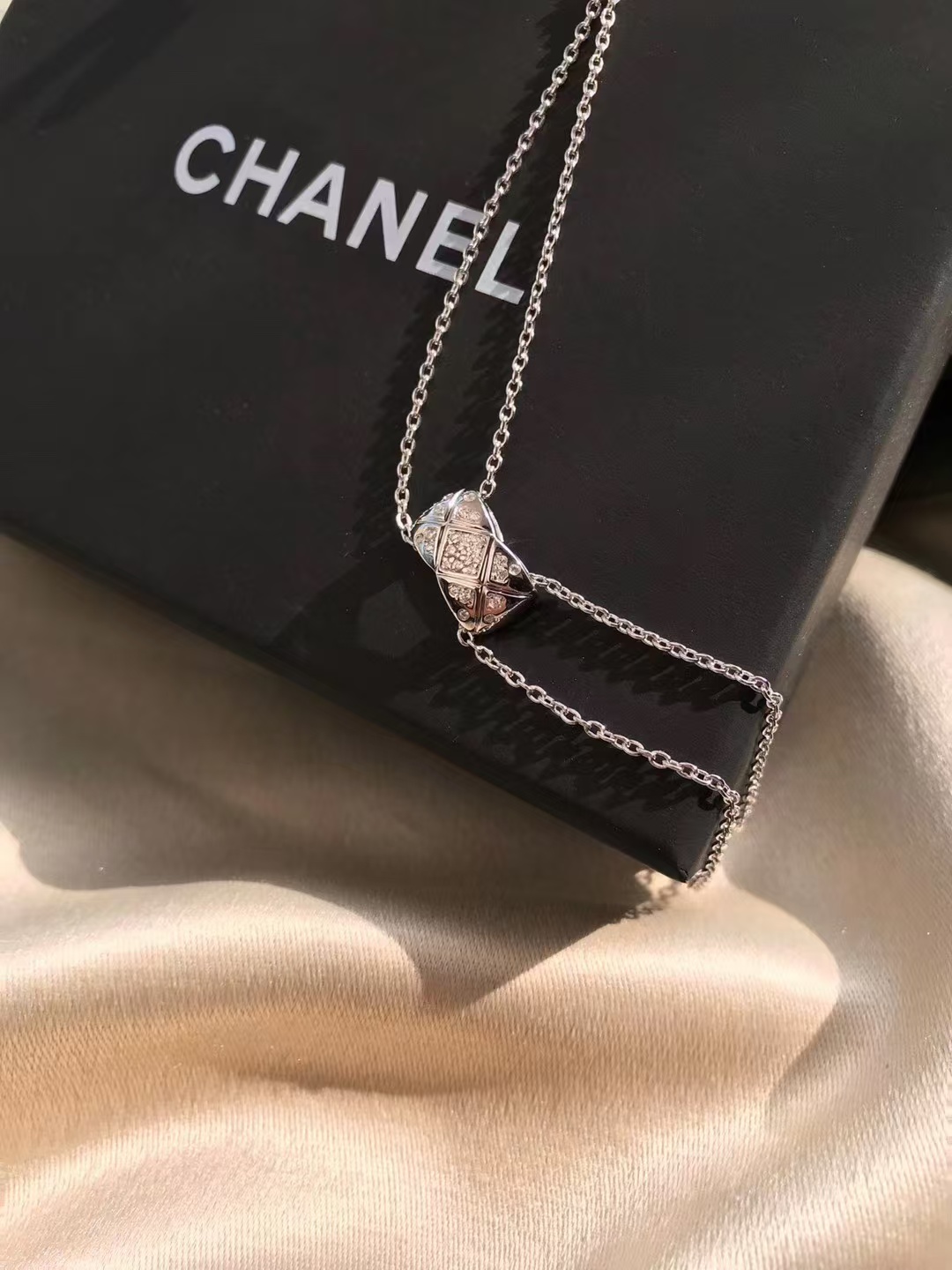 Chanel Coco Crush White Gold Necklace - Original Replica Club