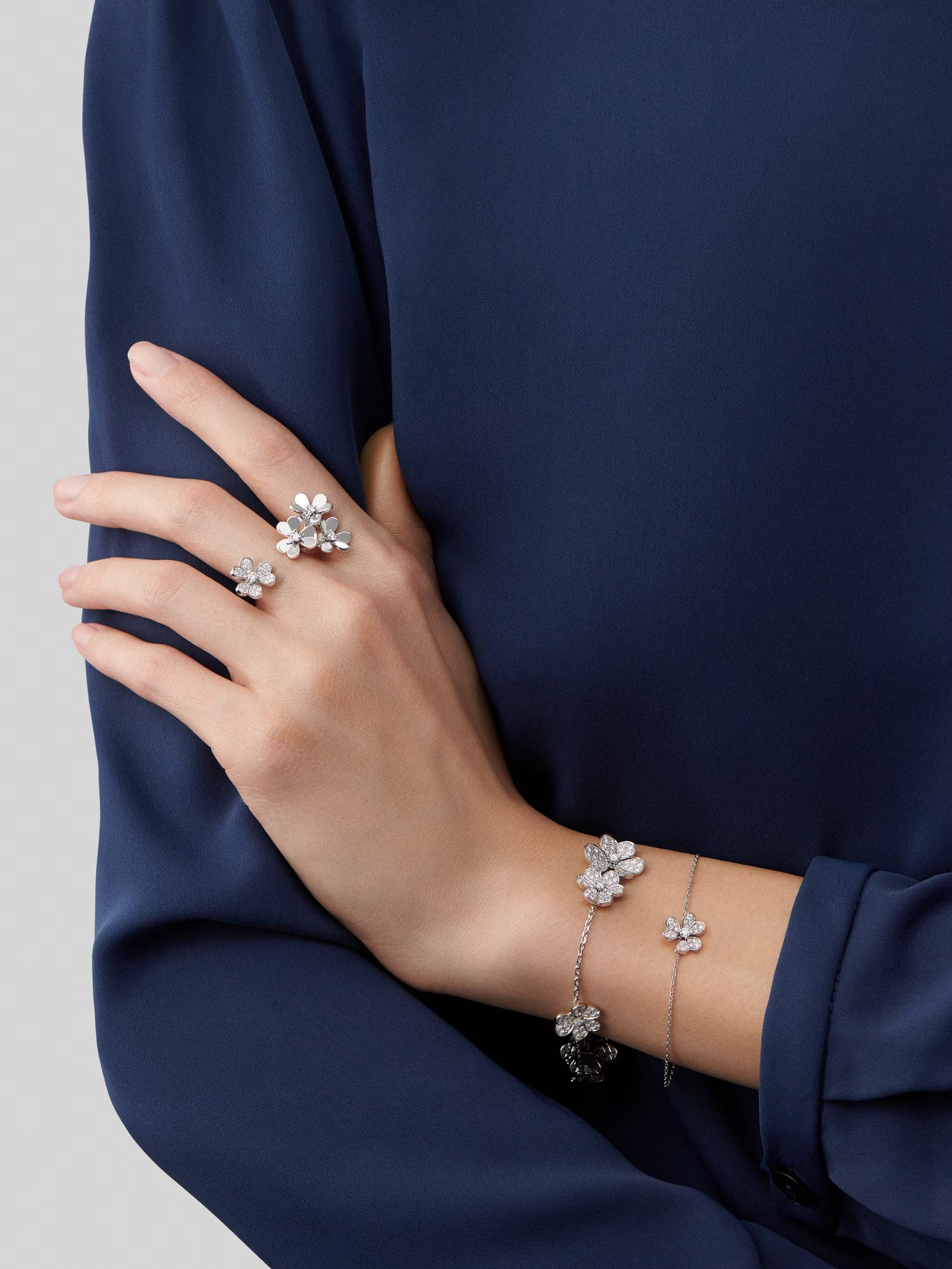VCA Frivole Between the Finger Ring - Original Replica Club