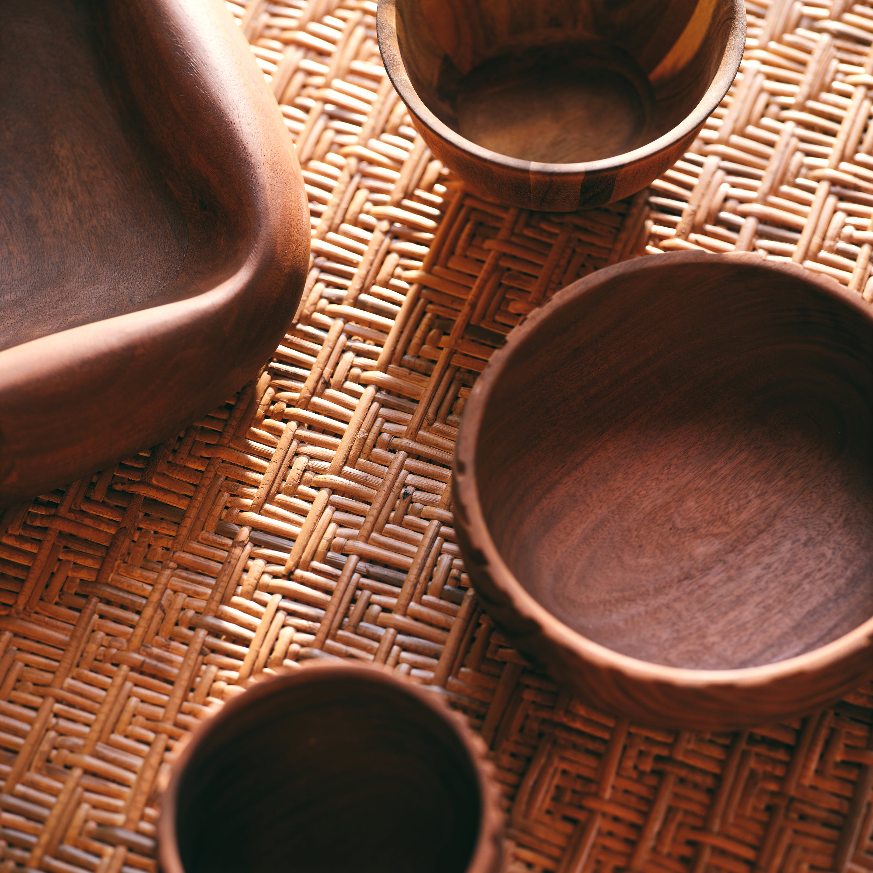 HKliving Hand Carved Kom – L