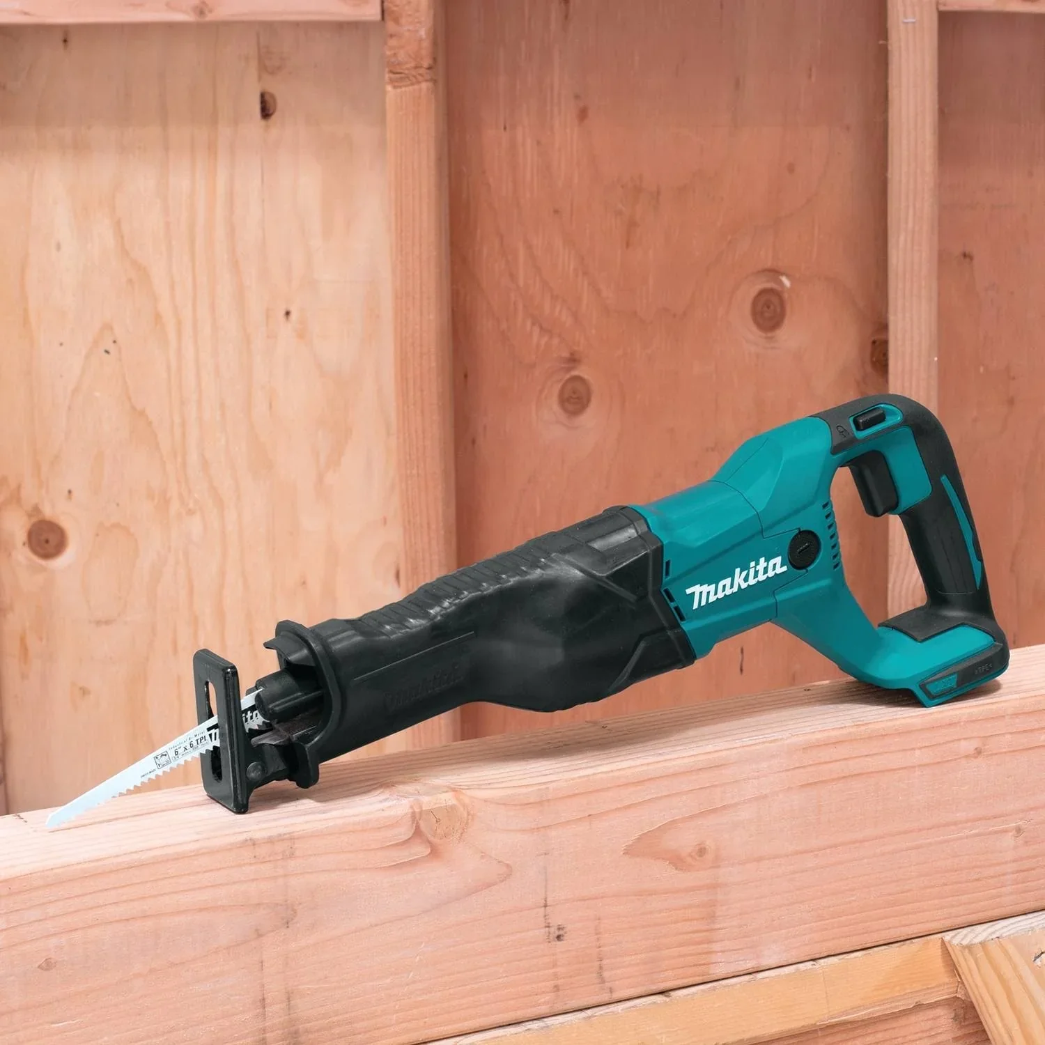Makita 18V LXT Lithium-Ion Cordless Recipro Saw - XRJ04Z - Image 3 Makita 18V LXT Lithium-Ion Cordless Recipro Saw - XRJ04Z - Image 3