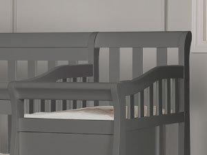 Detachable crib, Custom-fit convenient changing pad,Restraining strap,easy release buckle,3-drawer