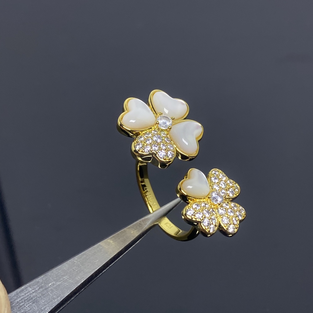 VCA Cosmos Between the Finger Ring - Original Replica Club