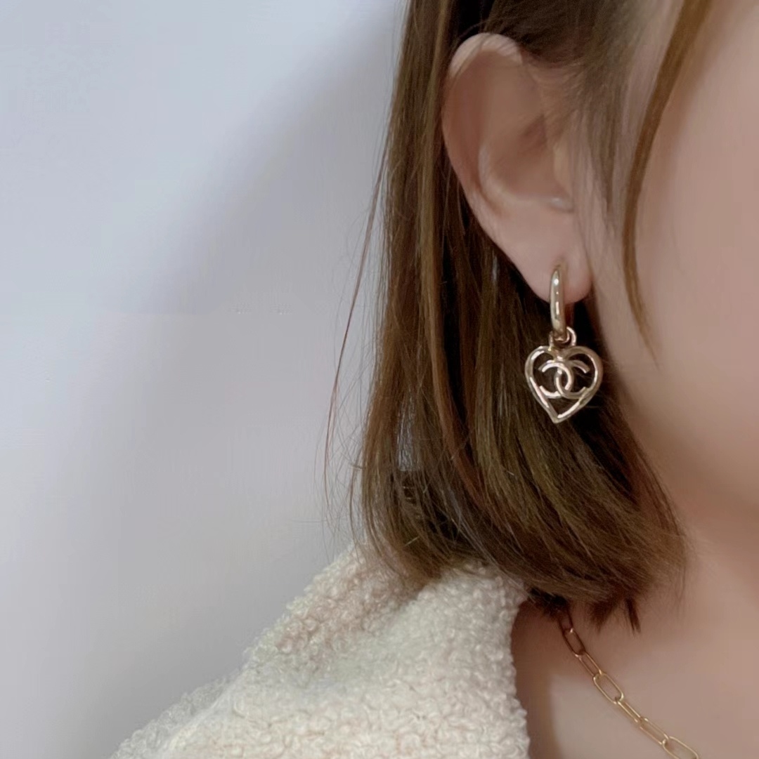 Chanel Hollow Heart Bracelet Earrings Ring Leather Necklace - Original Replica Club