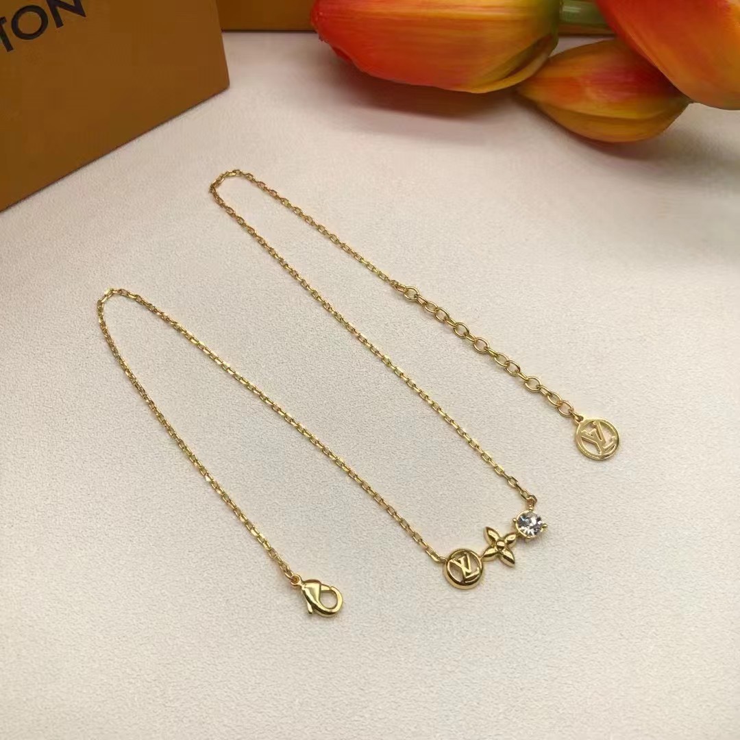 Louis Vuitton LV Clover Diamond Pendant Necklace - Original Replica Club