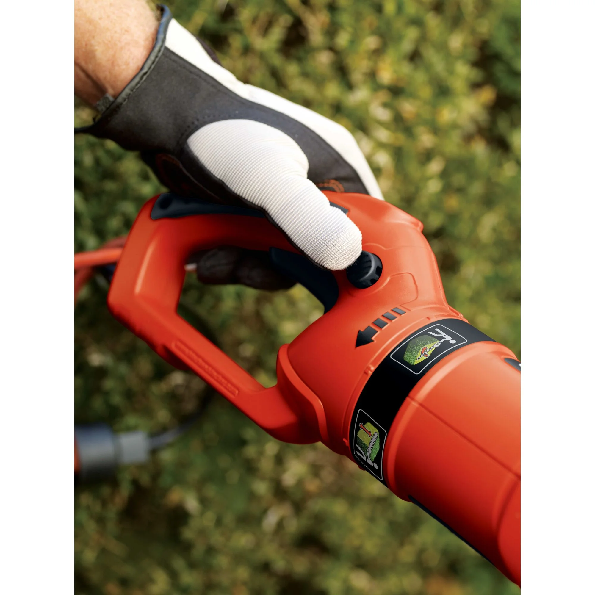 BLACK+DECKER HH2455 3.3 Amp HedgeHog 24" Hedge Trimmer with Rotating Handle - Image 17