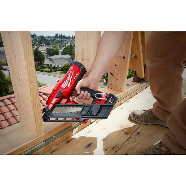 M18 FUEL 18V Lithium-Ion Cordless 7-1/4 in. Rear Handle Circular Saw with 30-Degree Framing Nailer (2-Tool) - Image 6
