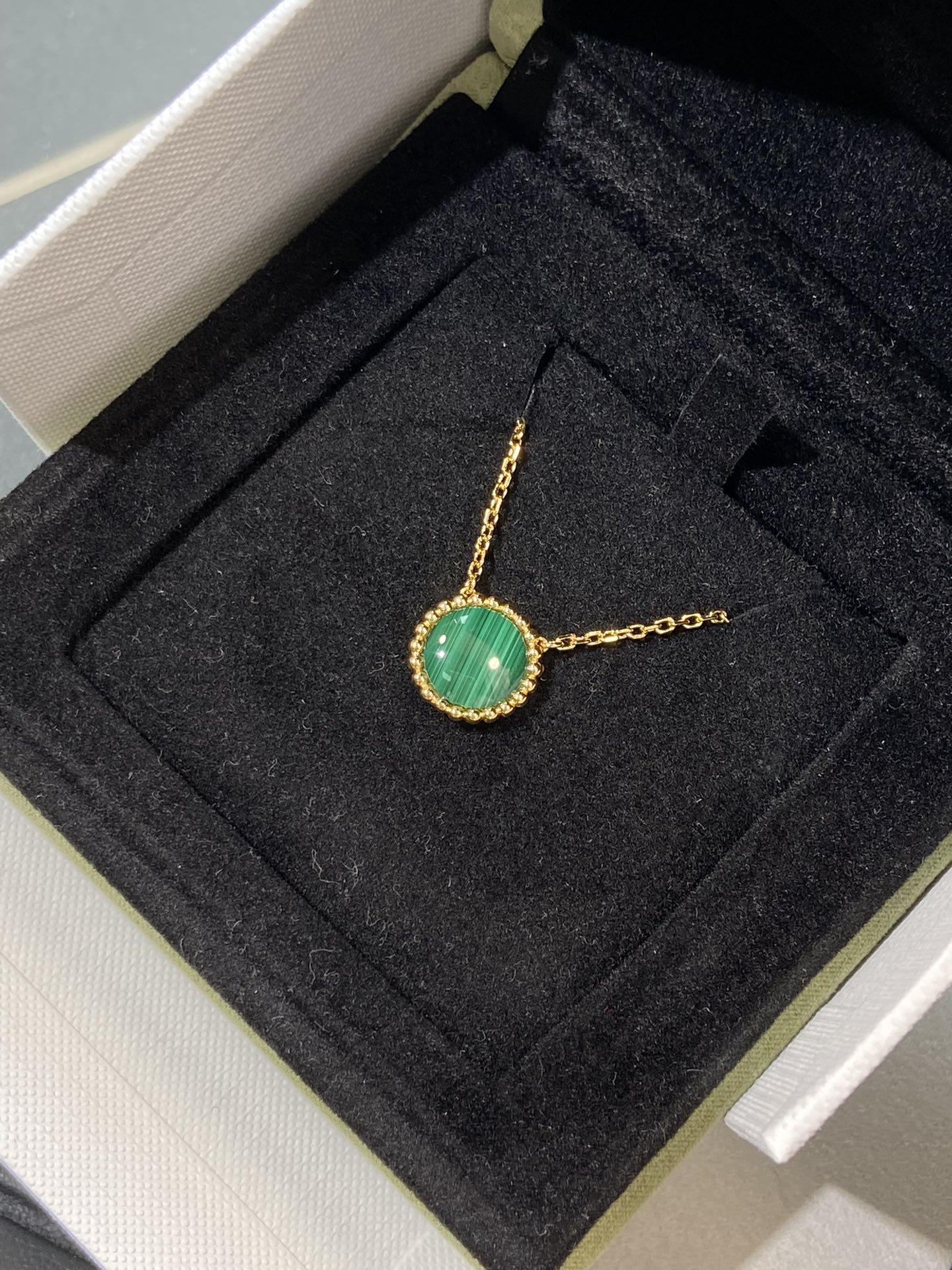 VCA Green Malachite Perlee Couleurs Pendant Necklace - Original Replica Club