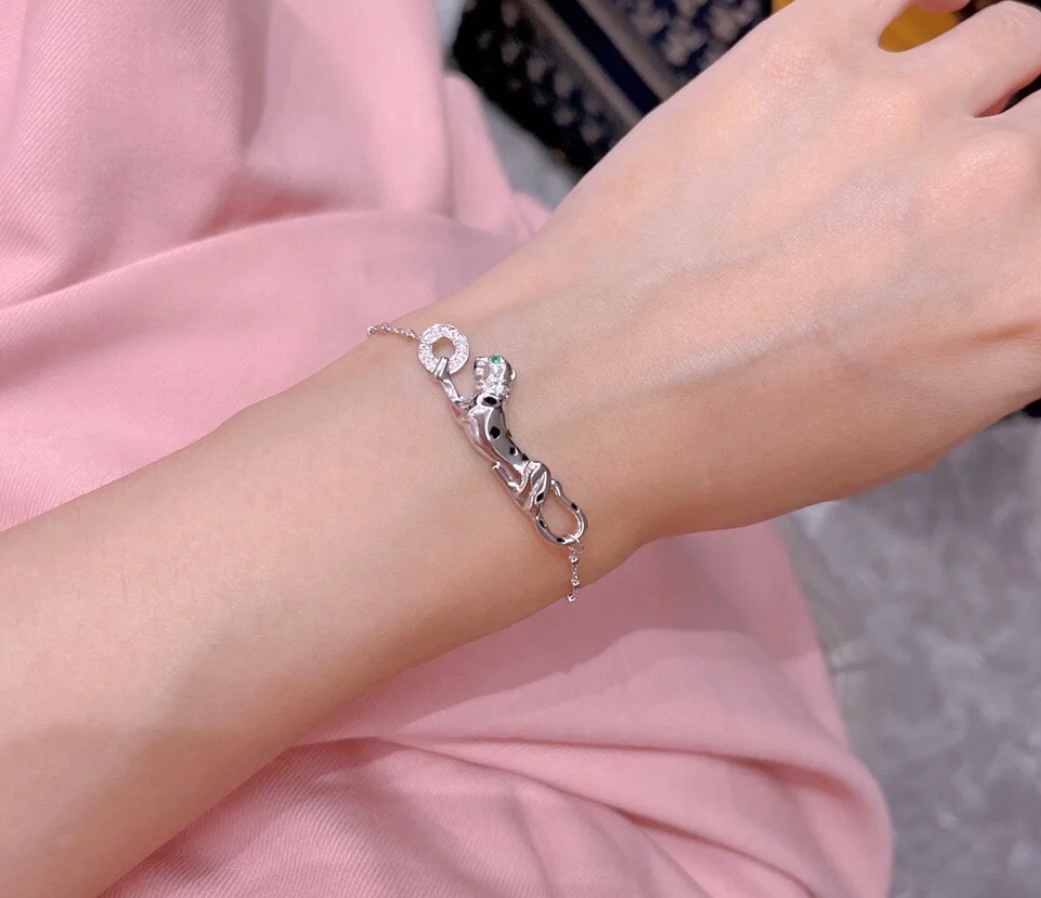 Cartier Leopard Panthere de Cartier Bracelet, on Chain, Diamonds - Original Replica Club