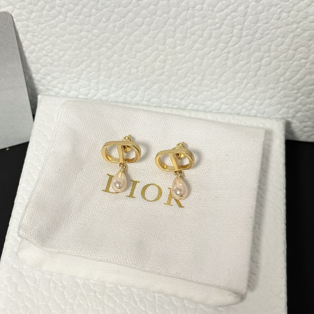 Dior Pink Teardrop Pearl Earrings - Original Replica Club