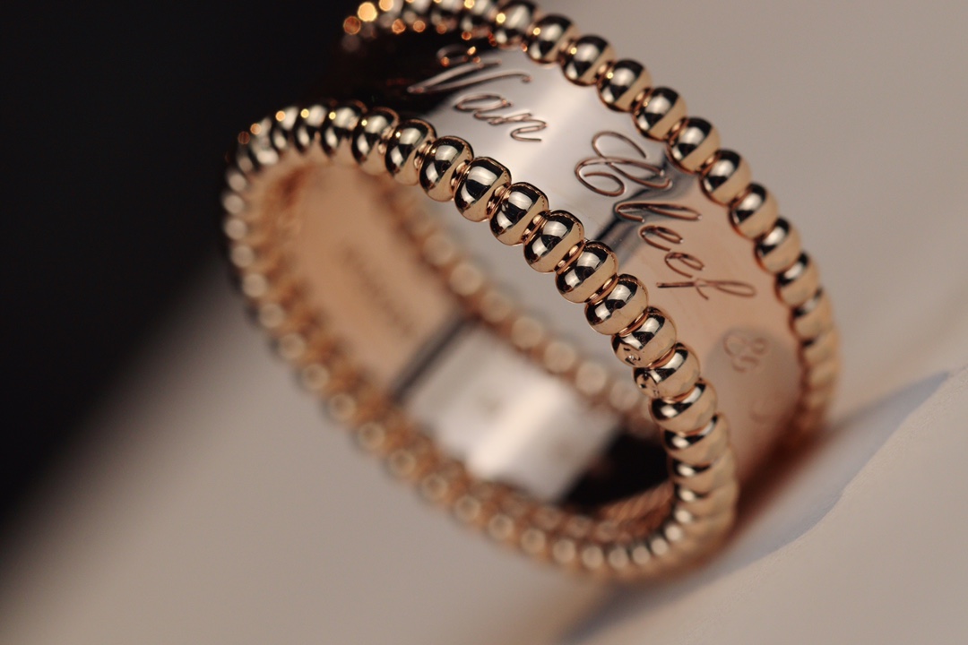 VCA Perlee Signature Ring - Original Replica Club