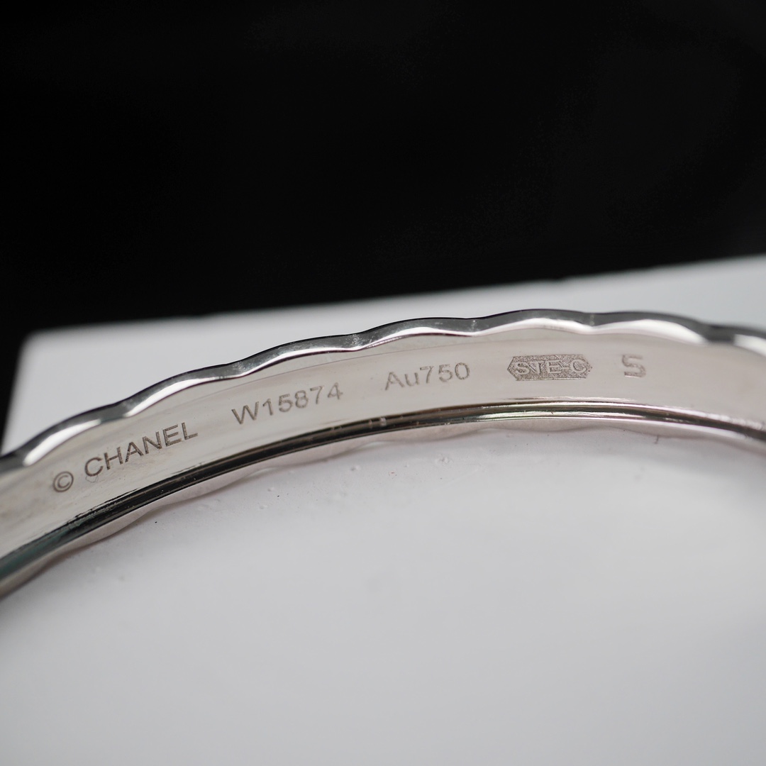 Chanel Diamond Coco Crush Bangle Bracelet - Wide Version - Original Replica Club