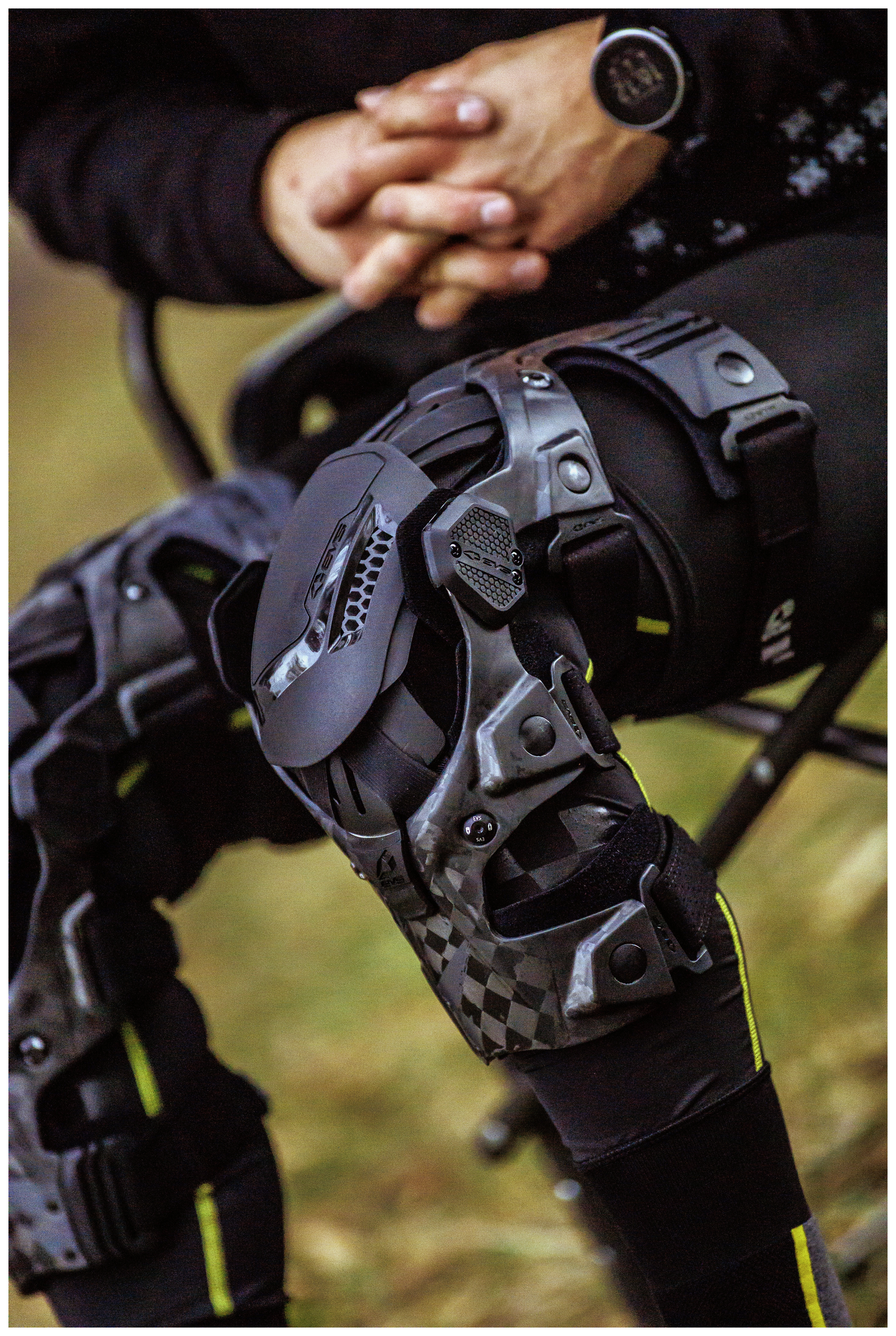 SportsBikeShop EVS Web Eclipse Knee Braces