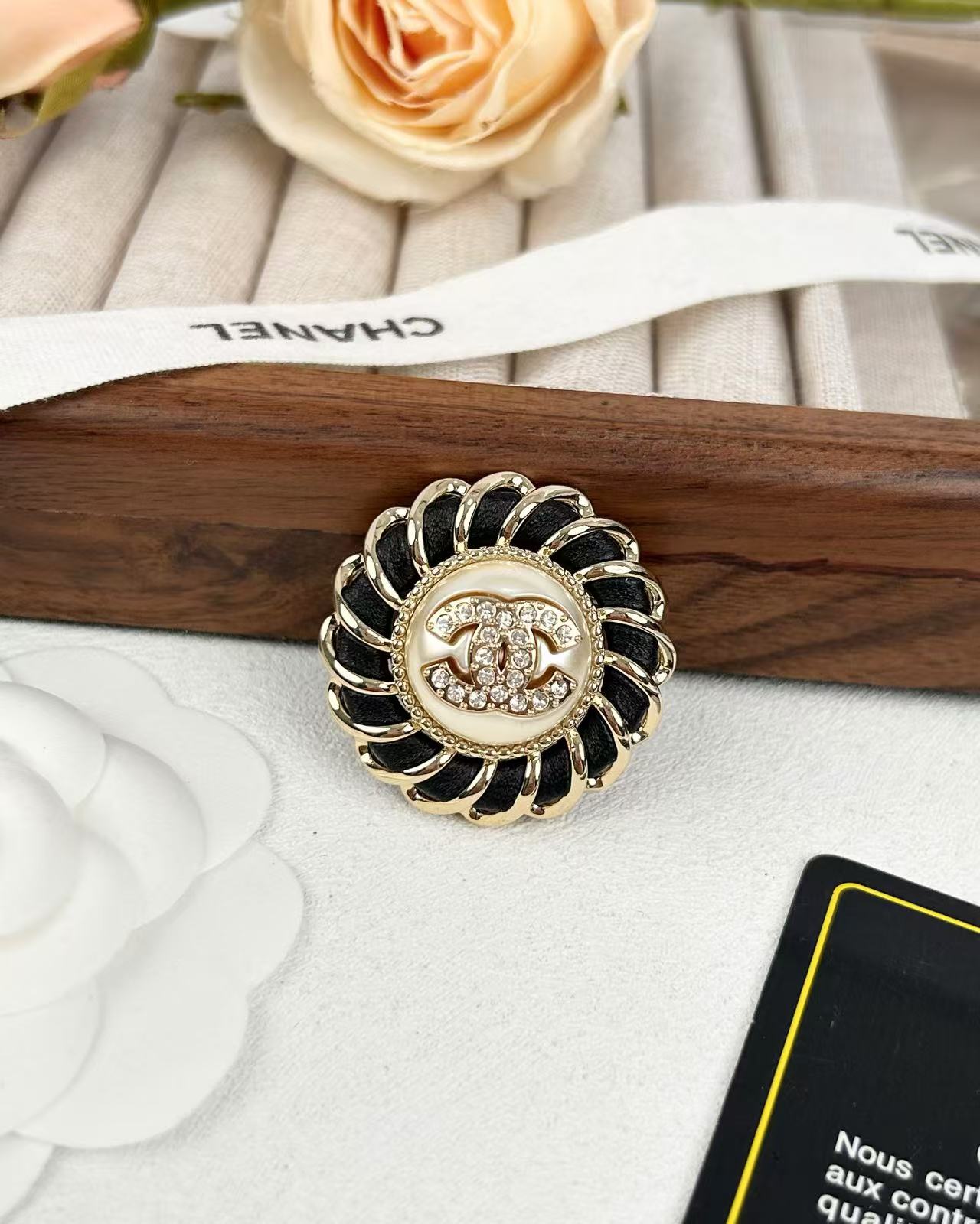 Chanel Twist Leather Wrap Wreath Round Brooch - Original Replica Club