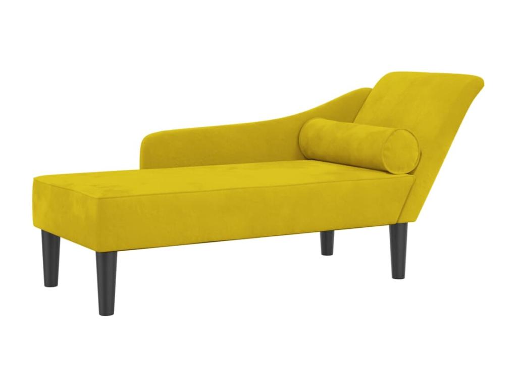 Sillón con cojines de terciopelo amarillo.
