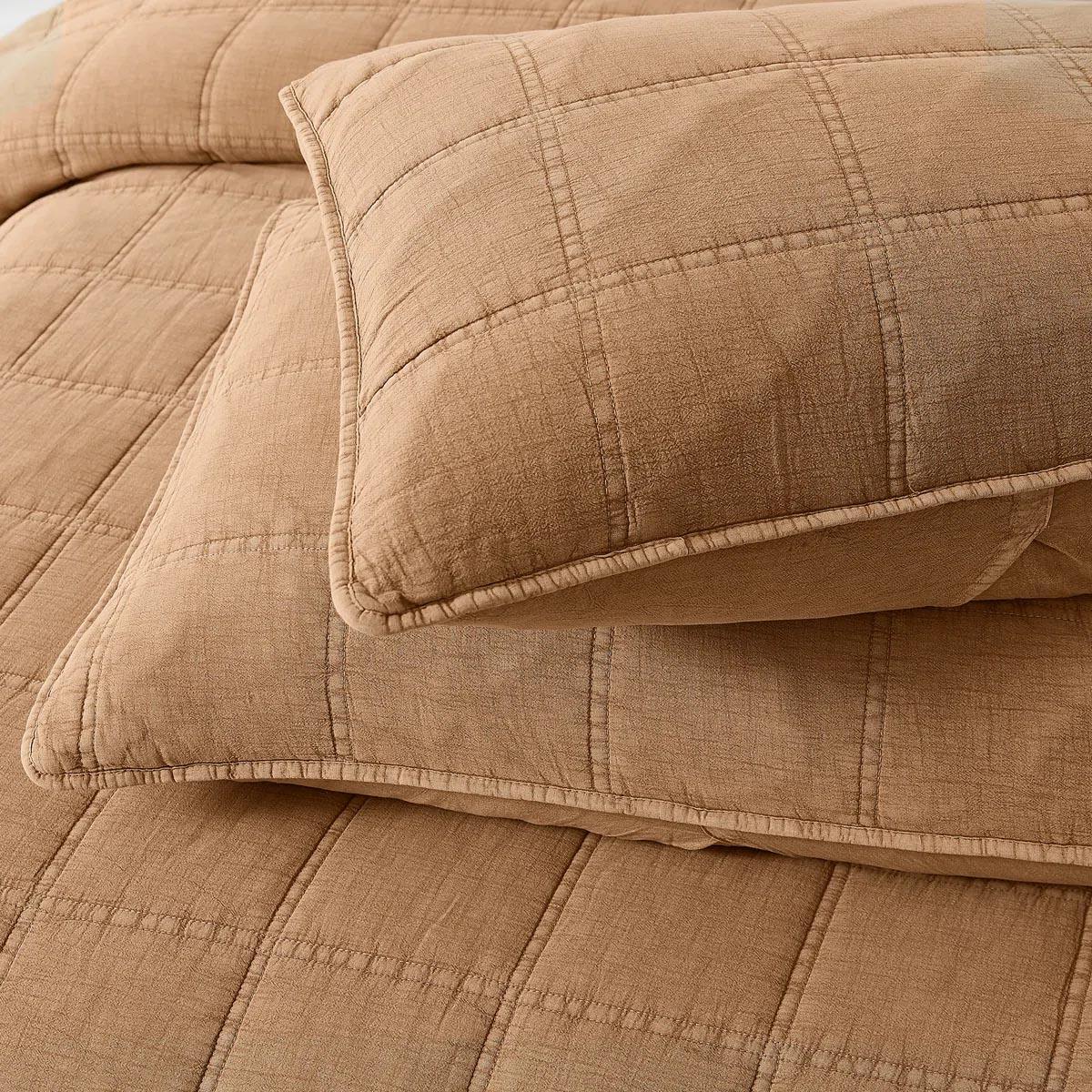 Modern Brown Quilted Quilt Bedspread Set Luxury Style Soft Breathable Fabric For King Queen Twin Bedrooms
