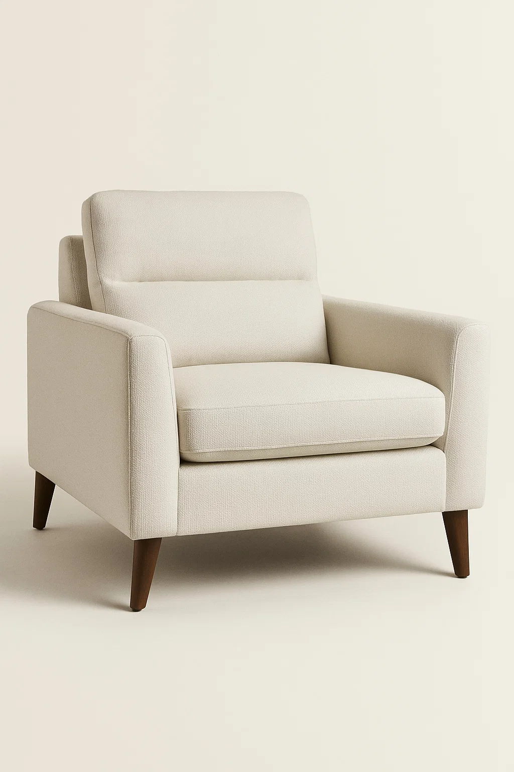 Sillón moderno en tela clara con patas de madera