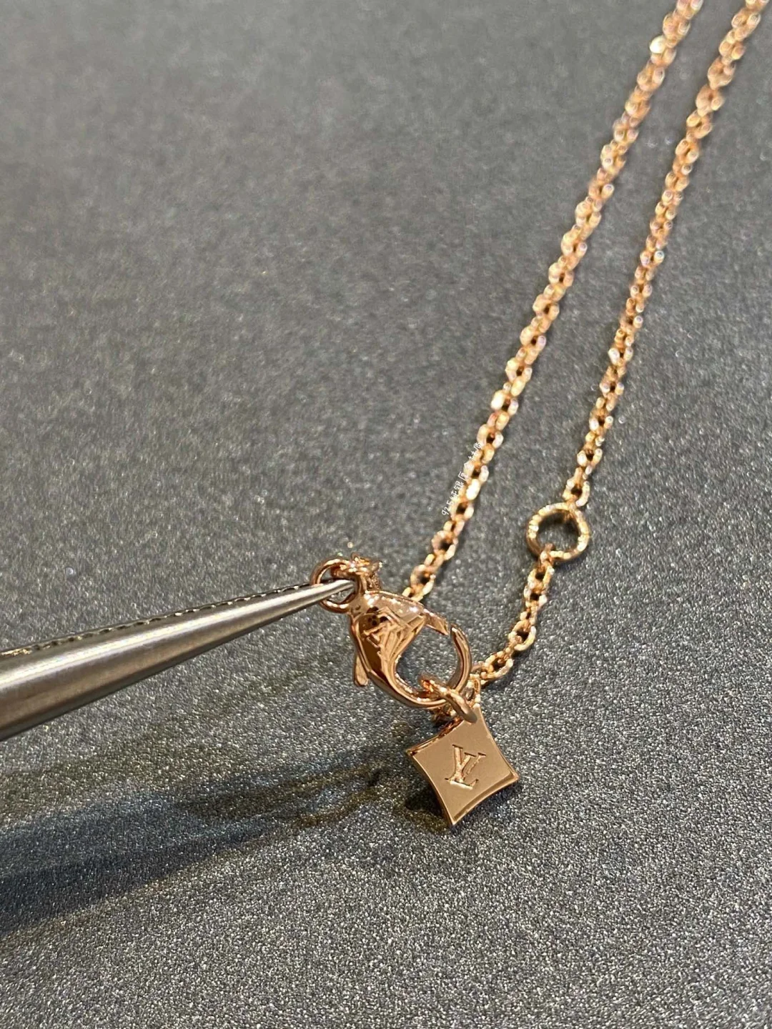 Louis Vuitton Idylle Blossom Pendant Necklace-One Flower - Original Replica Club