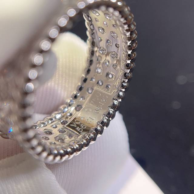 VCA Wide Perlee Diamonds Ring - Original Replica Club