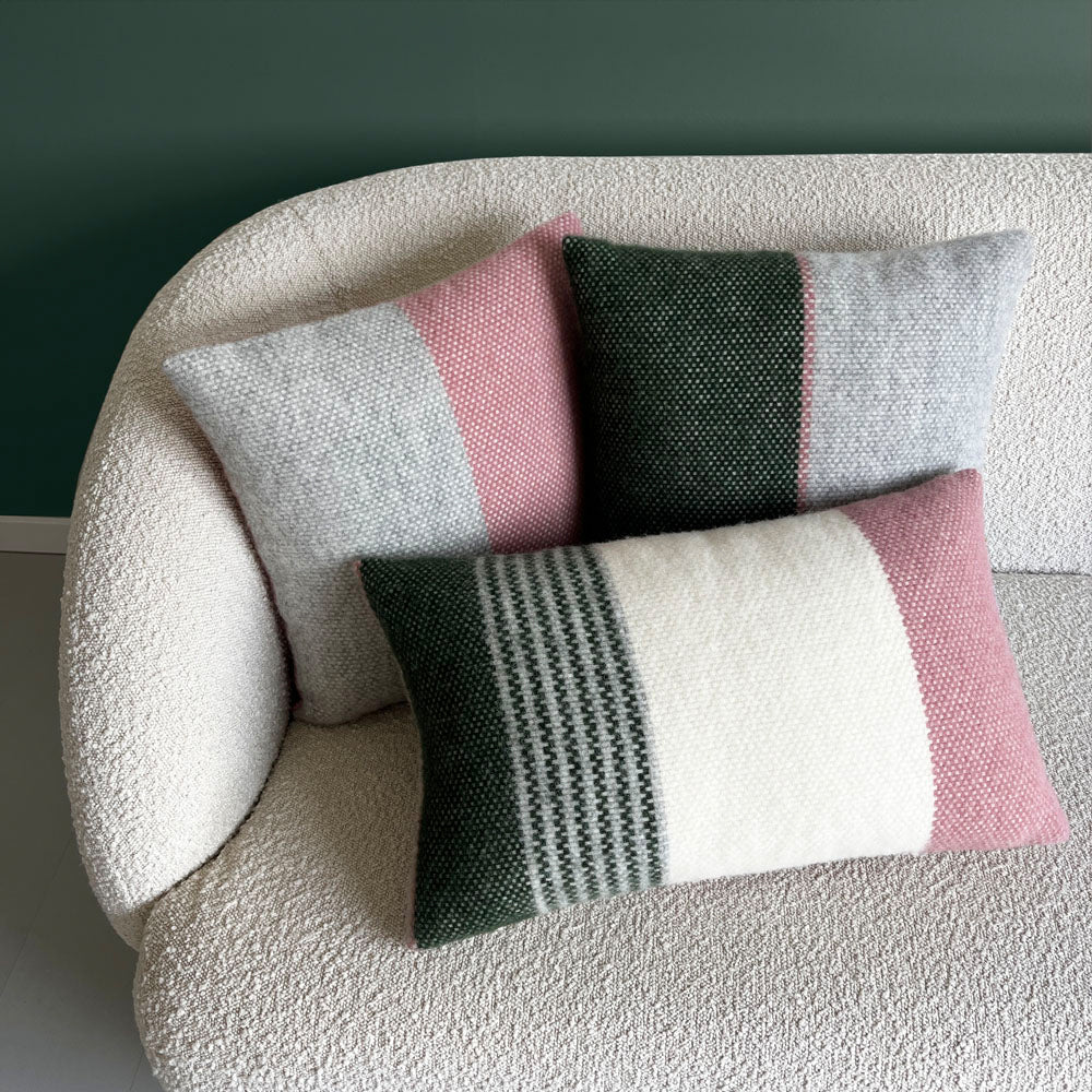 Malagoon Festivity Wool Sierkussen 45 x 45 cm - Dawn Pink