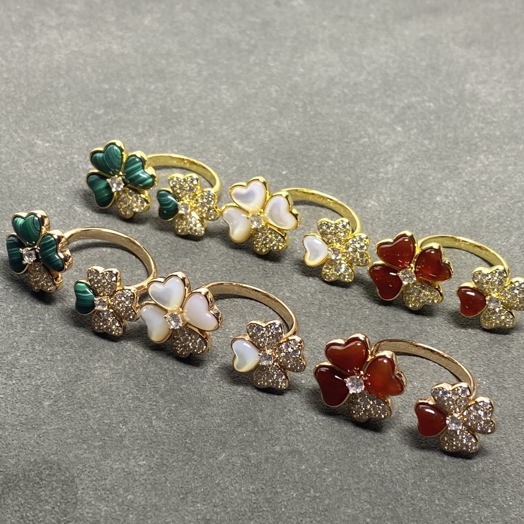 VCA Cosmos Between the Finger Ring - Original Replica Club