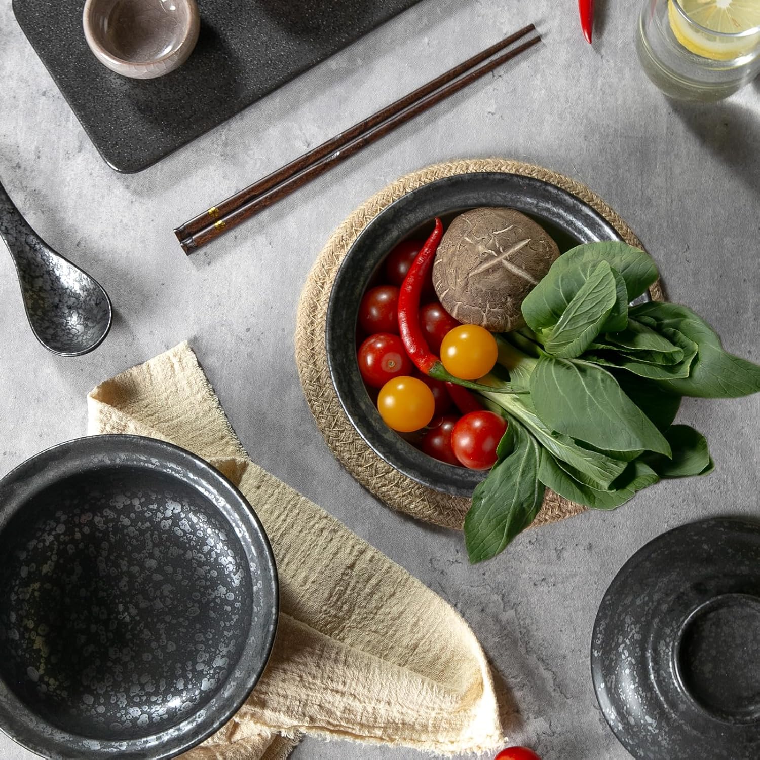 Ceramic Ramen Bowl Set of 2, Ramen Noodle Bowl with Lid 27oz Japanese Retro Style Soup, Pho, Udon Bowls, Matching Spoons and Chopsticks for Microwave & Dishwasher Safe, Black