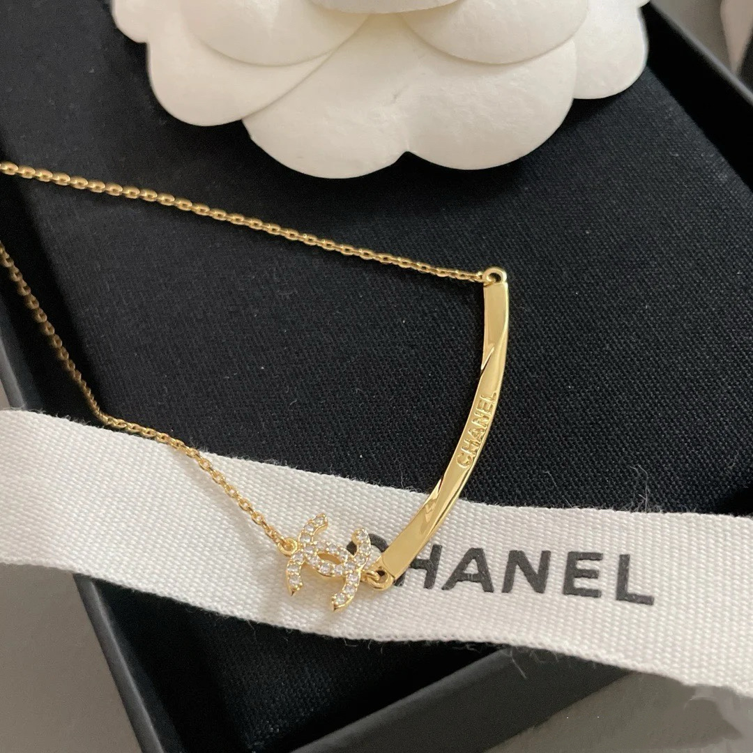 Chanel Smile Necklace Minimalistic - Original Replica Club