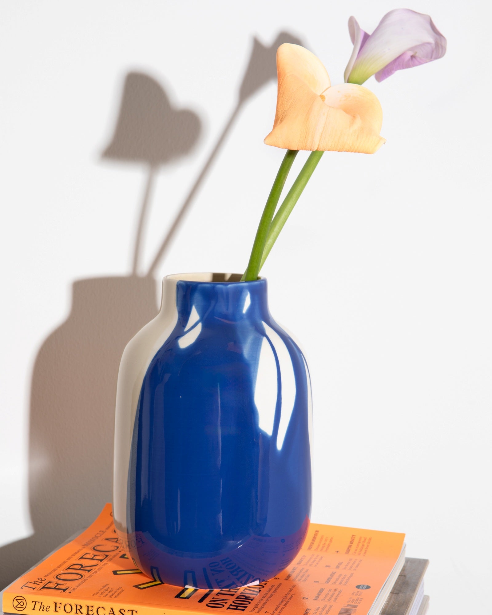 Nuno Vase M drip sand blau