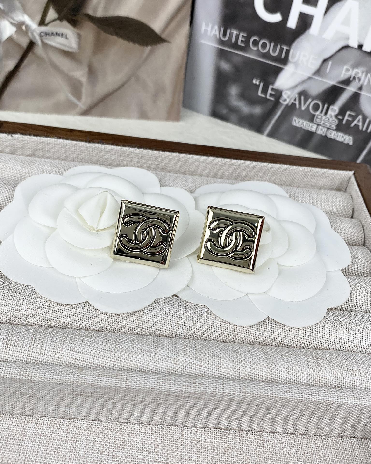Chanel Square Pearl Stud Earrings - Original Replica Club