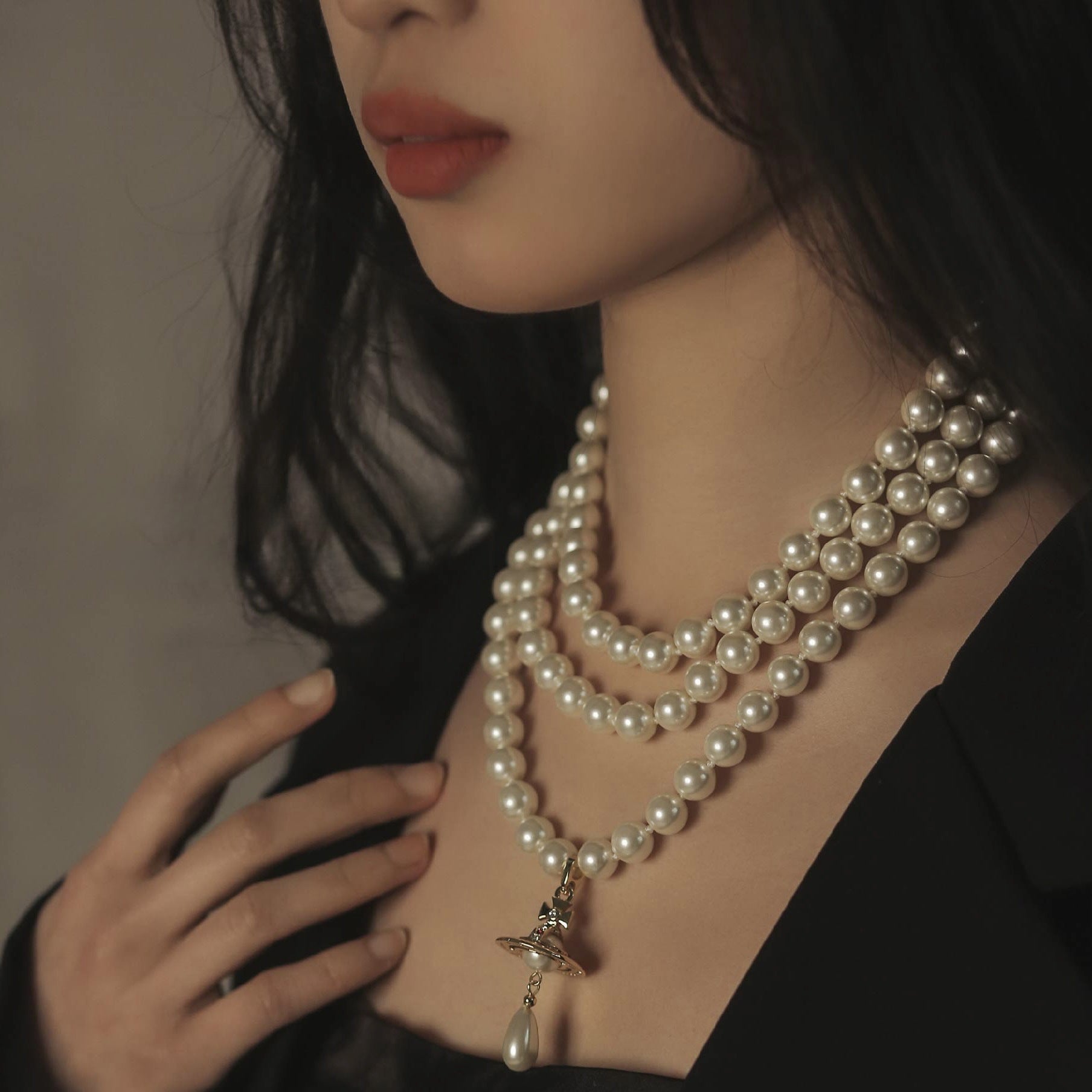 Vivienne Westwood Teardrop Saturn Three Row Pearl Necklace - Original Replica Club