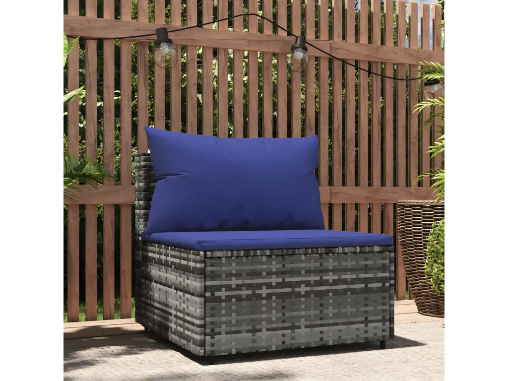 Sofá de jardín central con cojines de resina tejida gris.