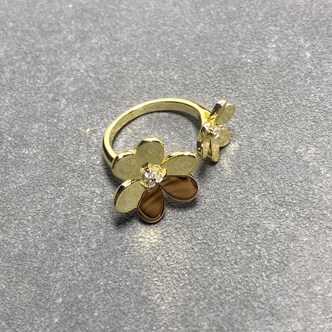 VCA 2 Flowers Frivole Between the Finger Ring - Original Replica Club