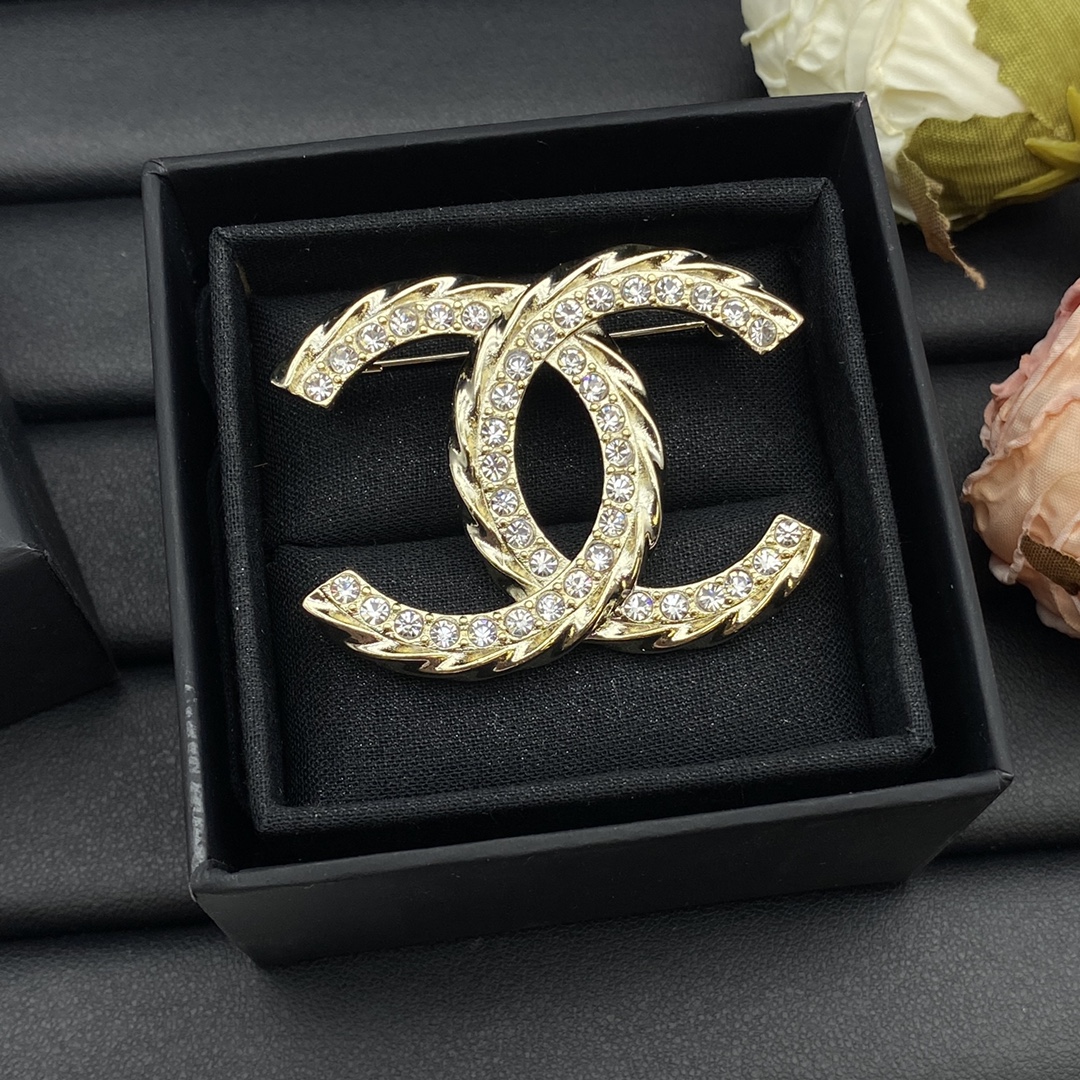 Chanel Minimalist Light Gold Diamond Coco Brooch - Original Replica Club
