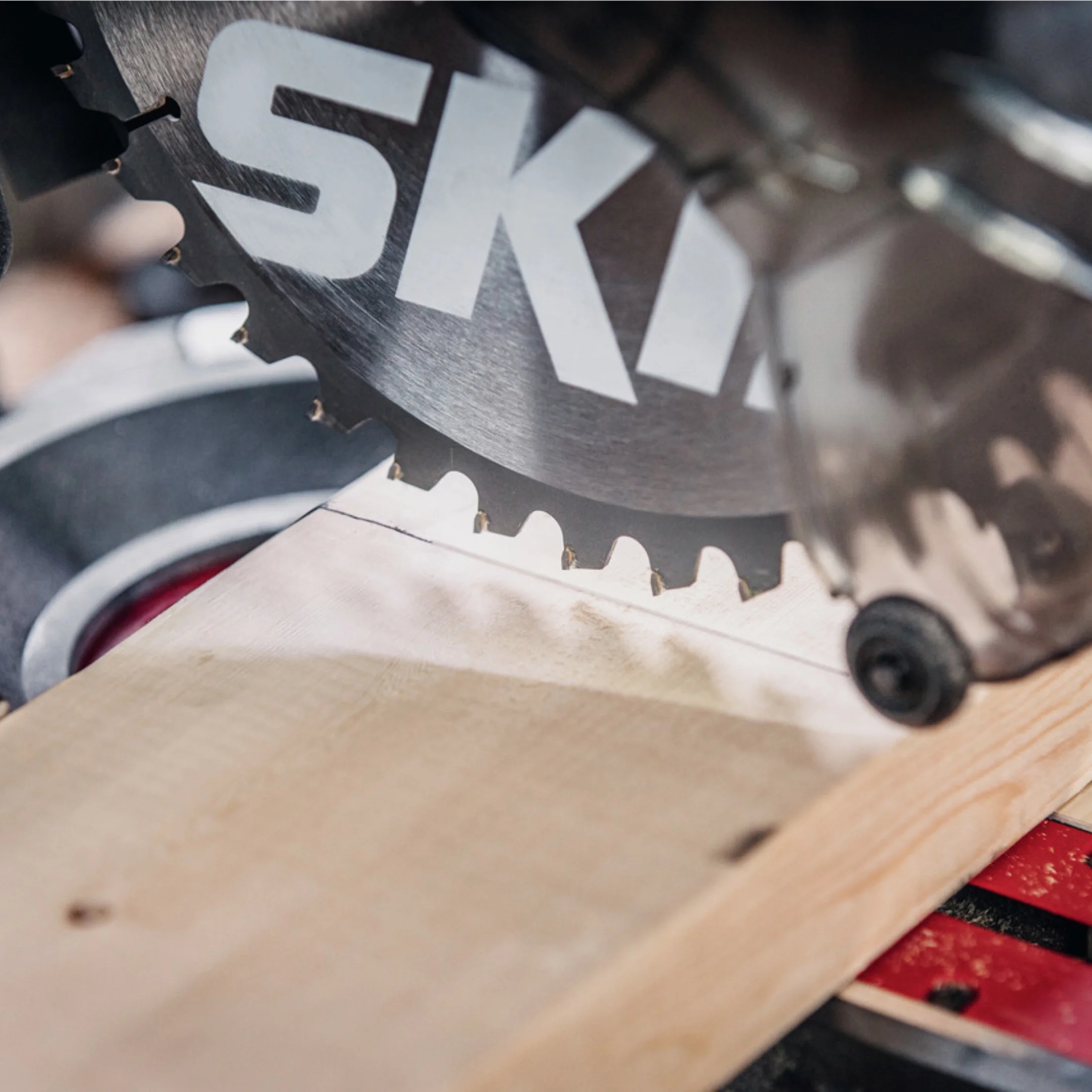 SKIL 15 Amp 10'' Corded Electric Dual Bevel Sliding Miter Saw - Image 8