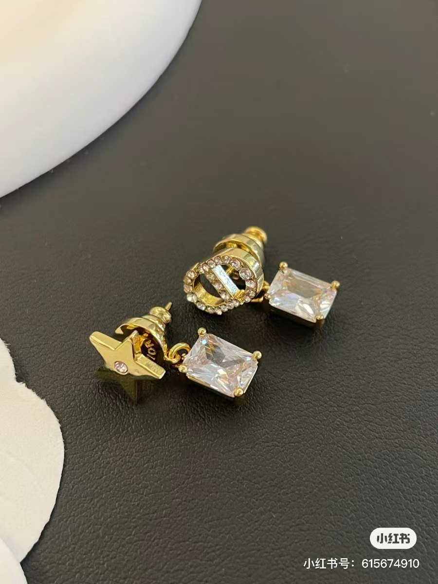 Dior Asymmetric Star Earrings - Original Replica Club