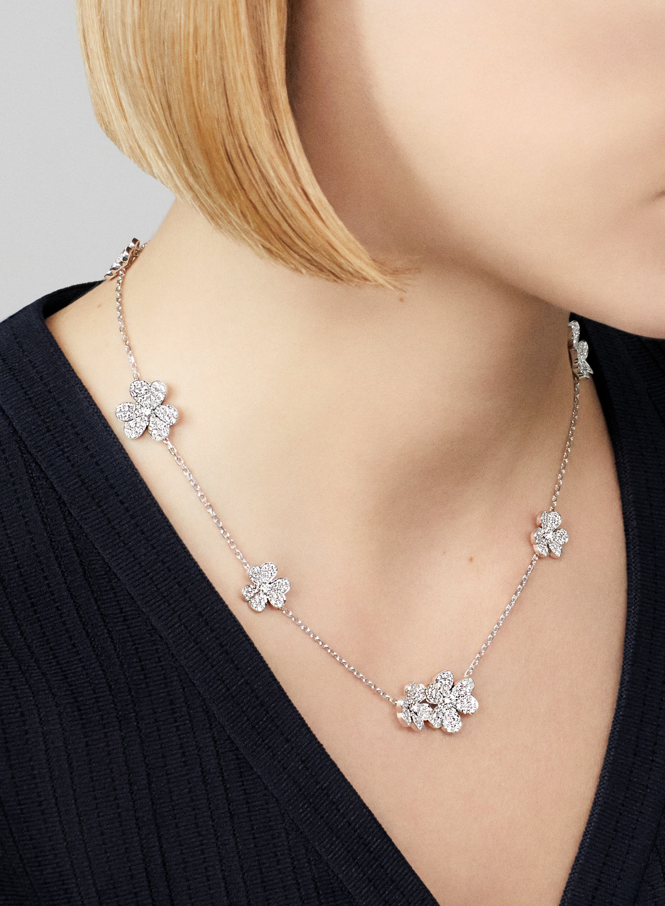 Replicate Frivole necklace, 9 flowers(1:1 replica) - Original Replica Club