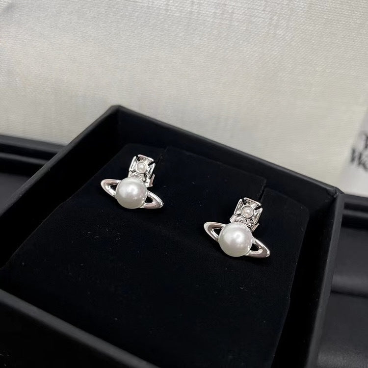 Vivienne Westwood Pearl Stud Saturn Earrings - Original Replica Club