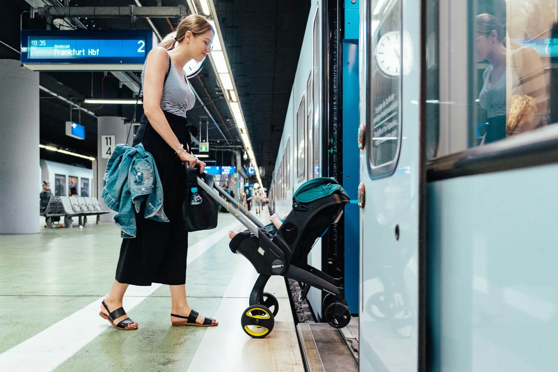 2025 Doona Infant Car Seat and Stroller with Base