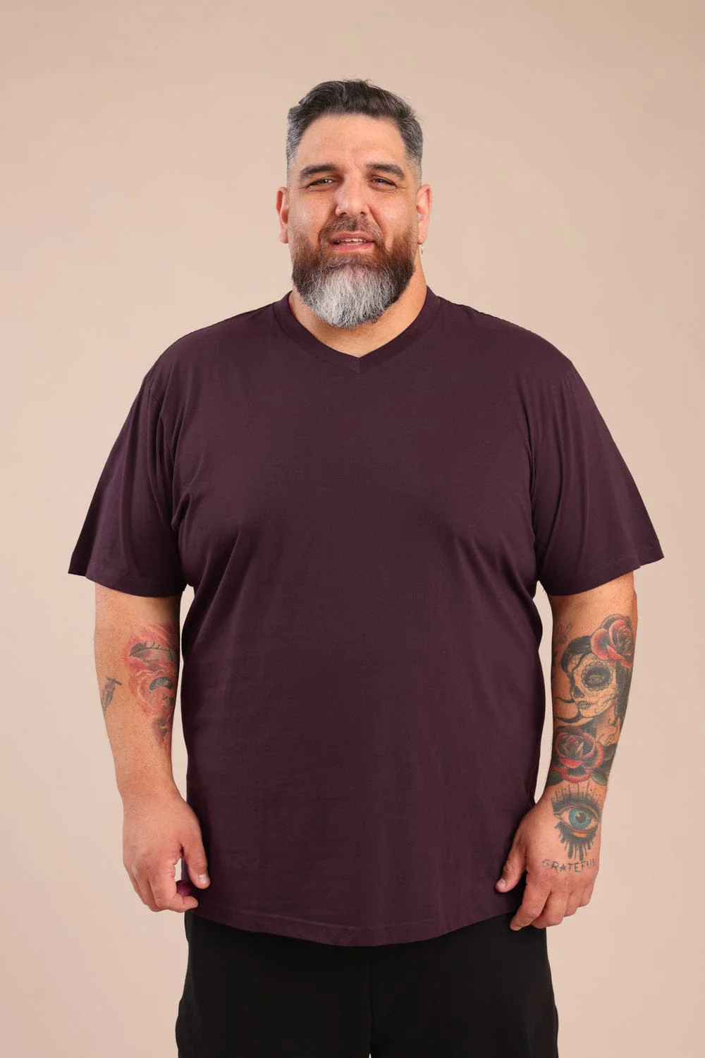 חולצת בייסיק צווארון PLUS SIZE | V