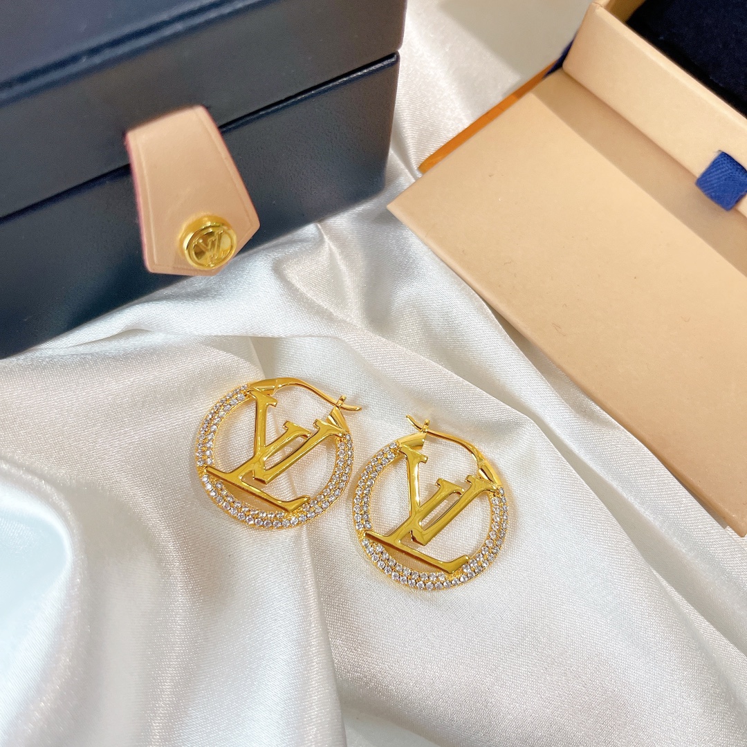 Louis Vuitton Letter Round Stud Earrings - Original Replica Club