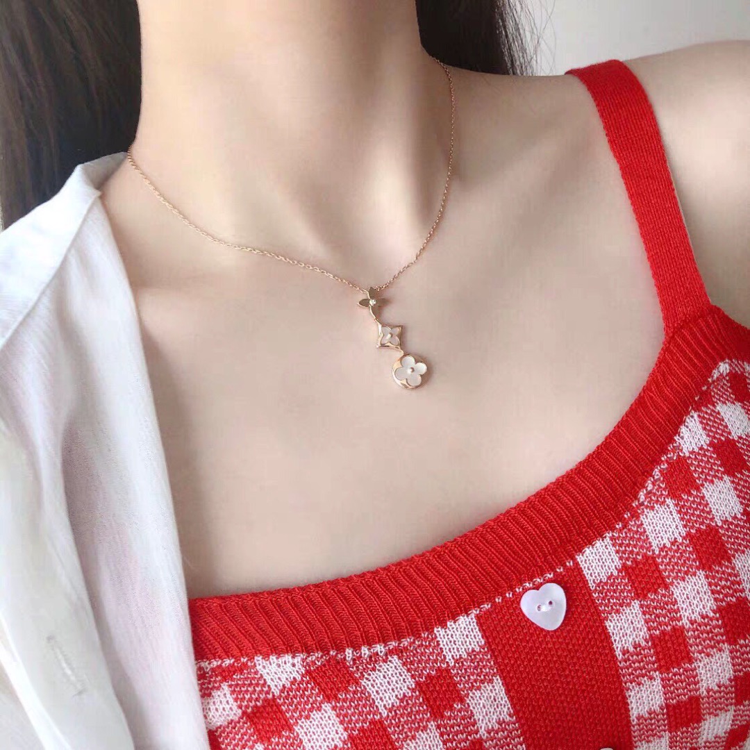 Louis Vuitton White Mother of Pearl 3 Blossom Flowers Necklace - Original Replica Club