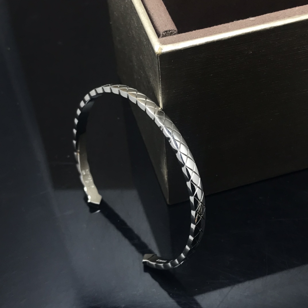 Chanel Coco Crush Cuff Bracelet Bangle - Original Replica Club