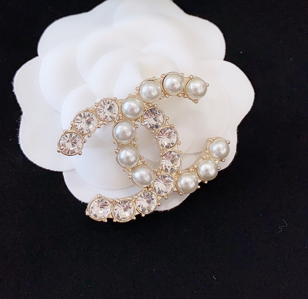 Chanel Round Diamond Pearl Brooch - Original Replica Club