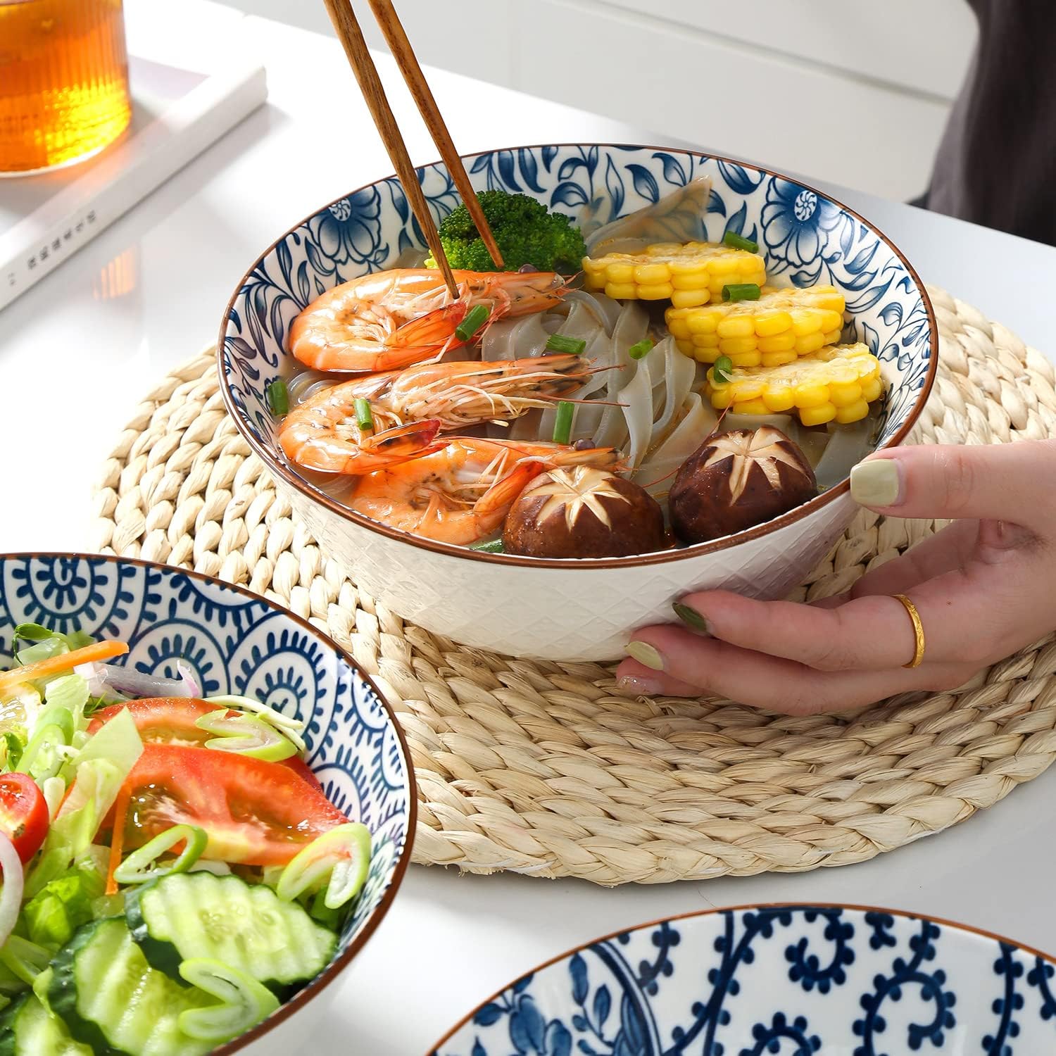 Ramen Bowls Set of 4, 40 oz Ramen Bowls, 8 Inch Ceramic Noodle Bowls for Pho, Soup & Udon, Blue and White Japanese Style, Microwave & Dishwasher Safe