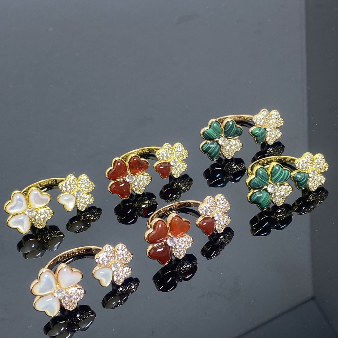 VCA Cosmos Between the Finger Ring - Original Replica Club