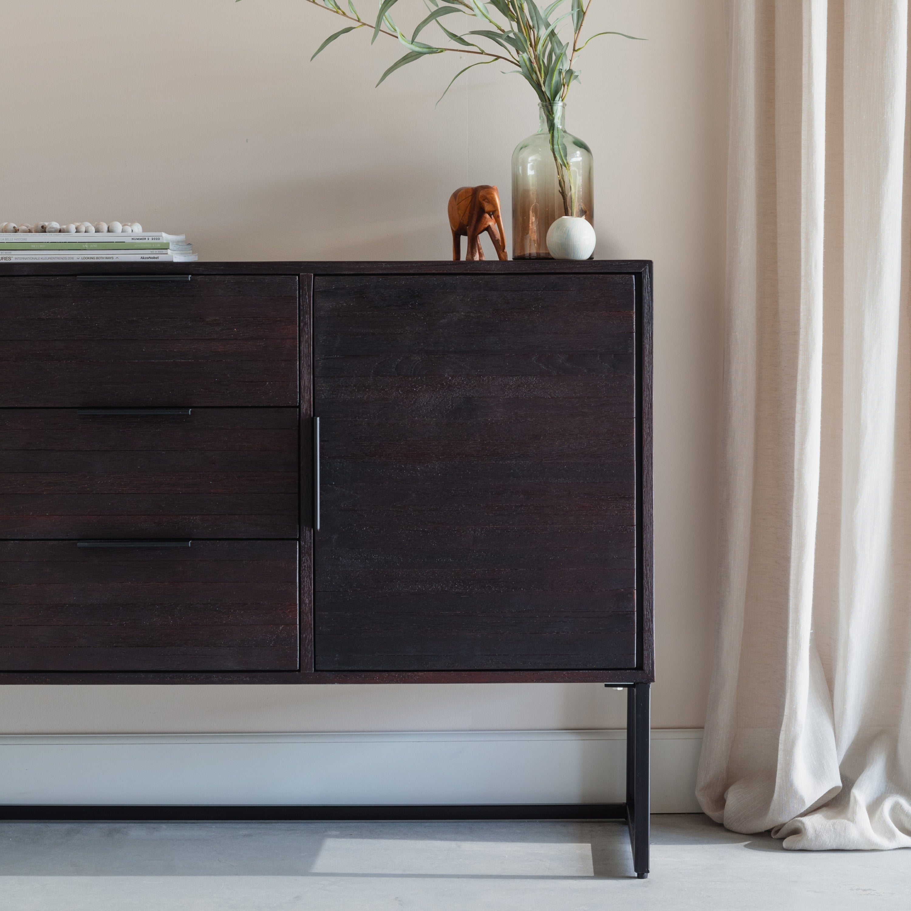 by fonQ Checkers Dressoir Hoog - Teakhout